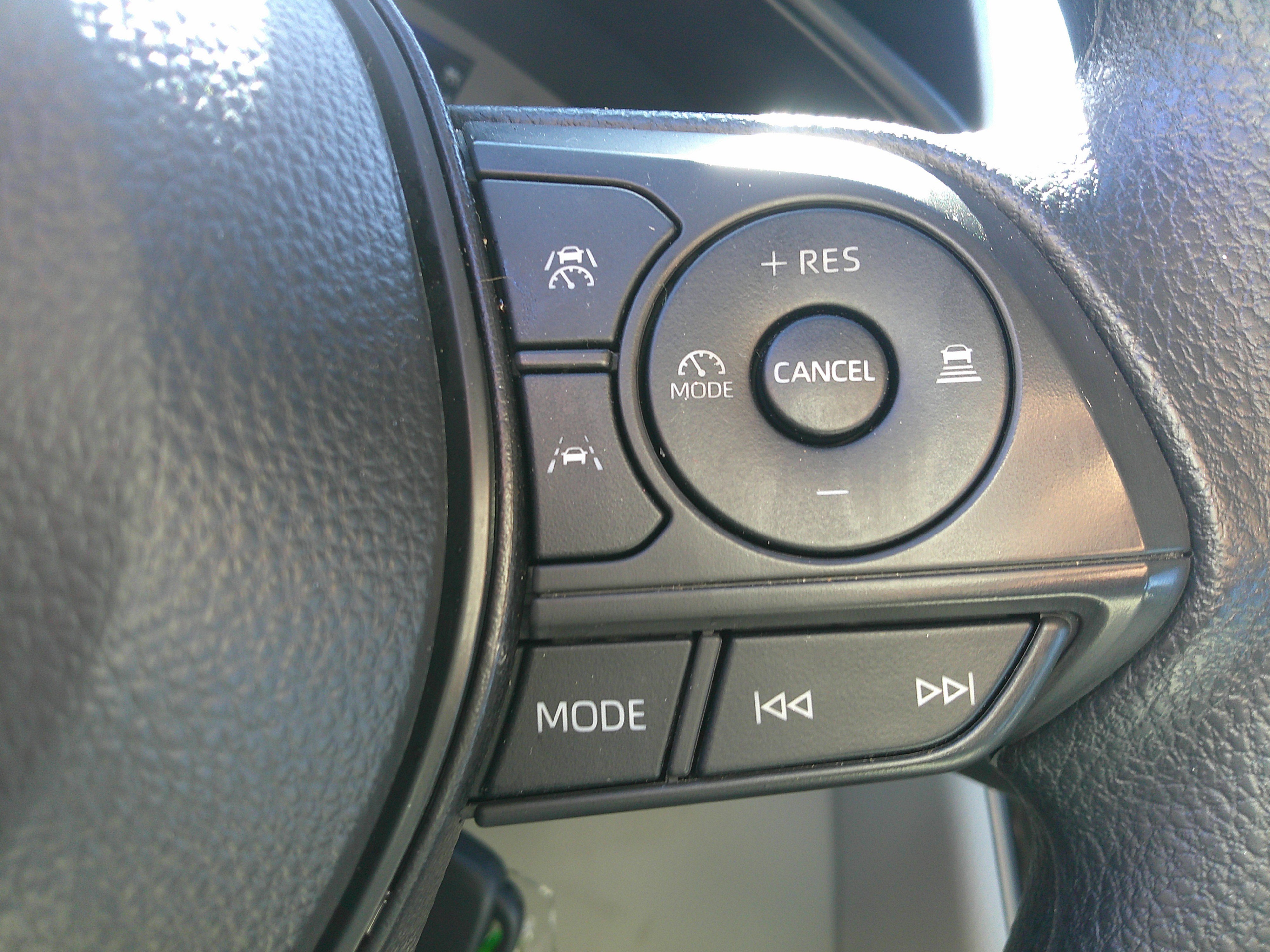 Used 2025 Toyota Corolla Cross L image 21