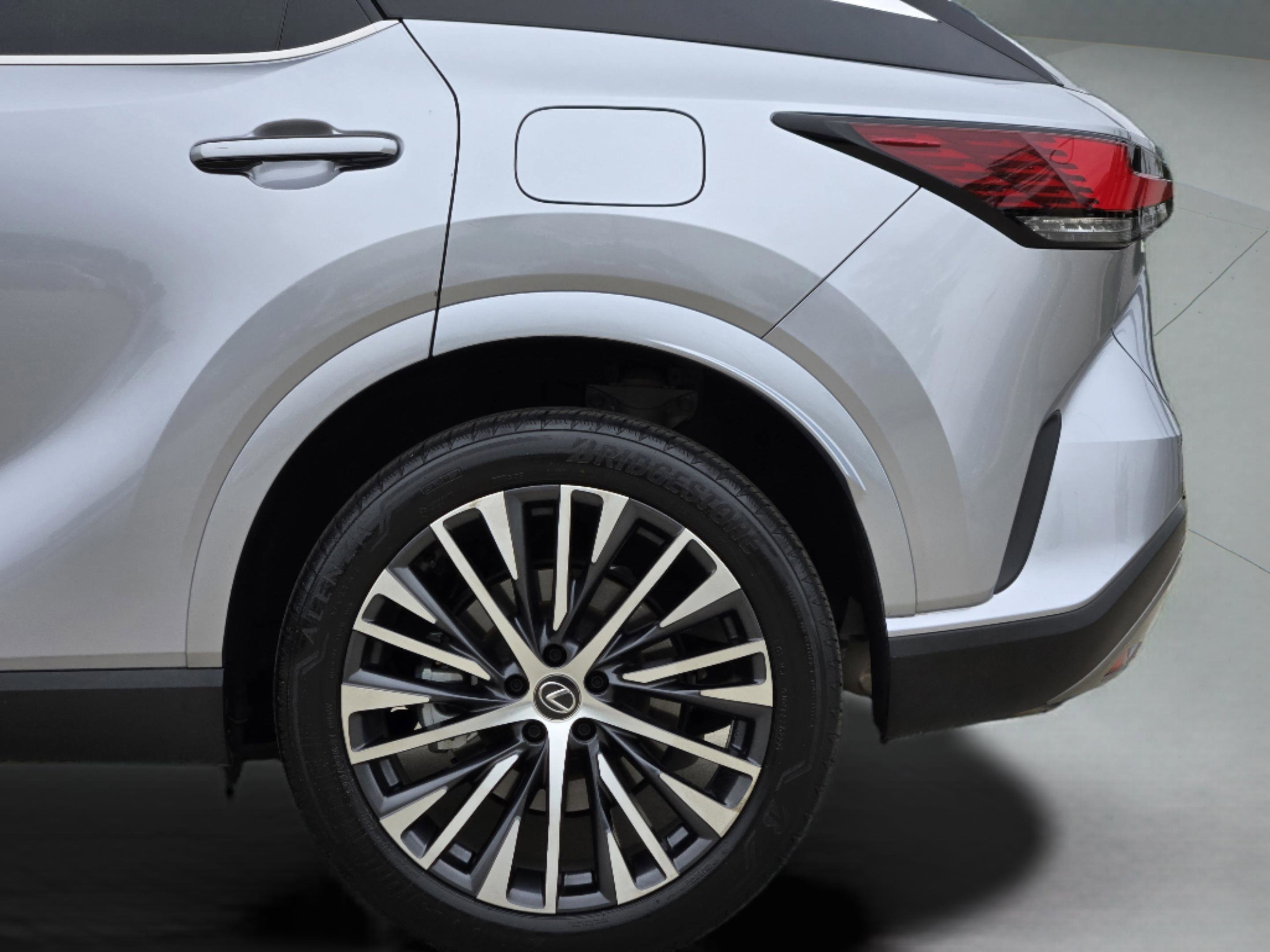 Certified 2023 Lexus RX 350 Premium Plus w/ Cold Area Package image 35