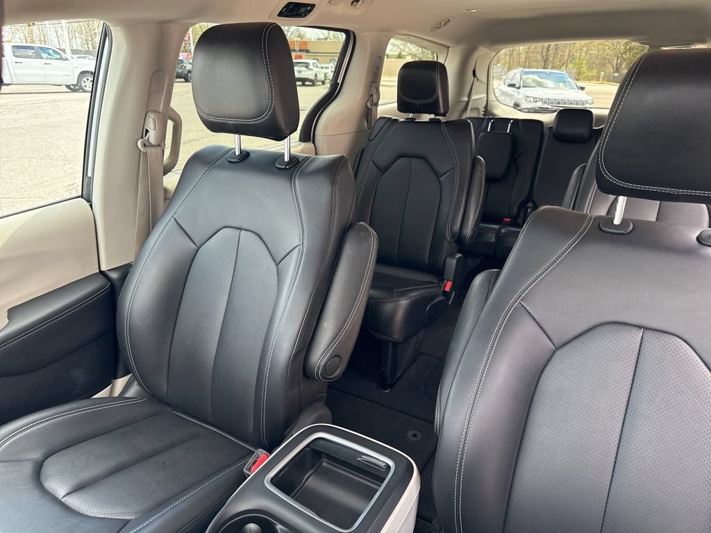 Used 2024 Chrysler Pacifica Touring-L FWD image 49