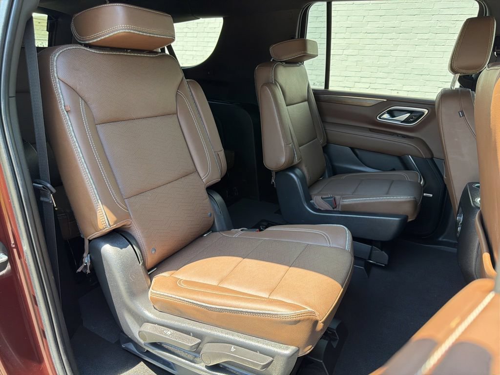 Used 2022 Chevrolet Suburban High Country AWD/4WD image 13