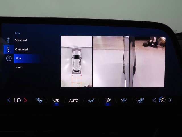 Used 2024 Chevrolet Equinox EV RS image 29