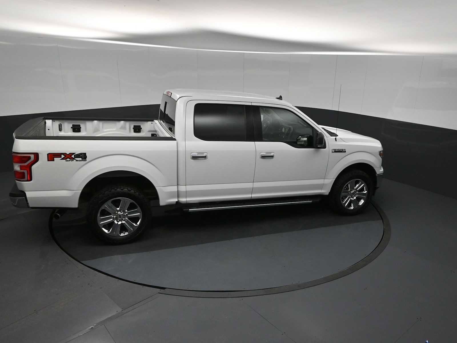 Used 2019 Ford F150 XLT w/ Equipment Group 302A Luxury AWD/4WD image 17