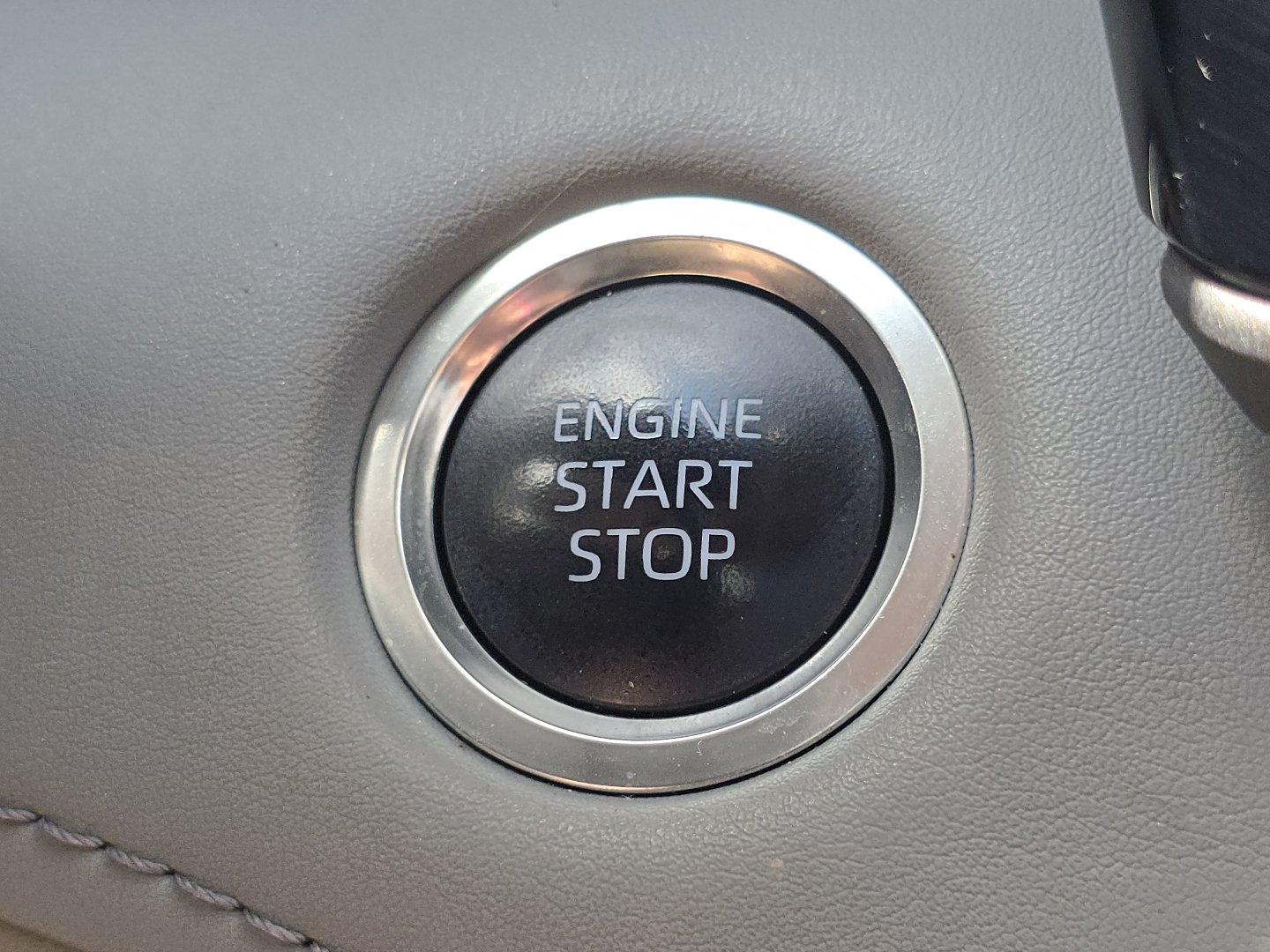 Used 2025 Toyota Highlander XLE AWD/4WD image 34