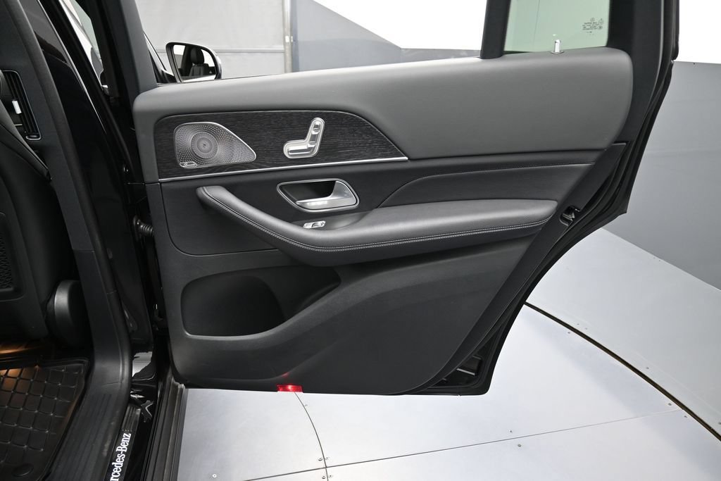 Used 2025 Mercedes-Benz GLS 450 4MATIC image 28