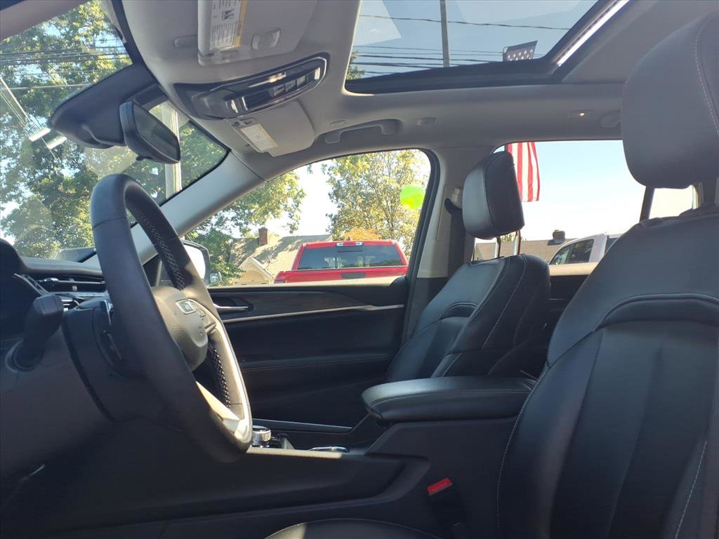 Used 2024 Jeep Grand Cherokee Limited 4xe image 17