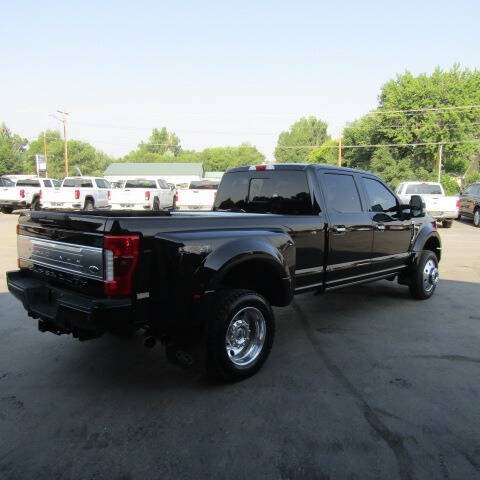 Used 2017 Ford F450 Platinum w/ Platinum Ultimate Package AWD/4WD image 4