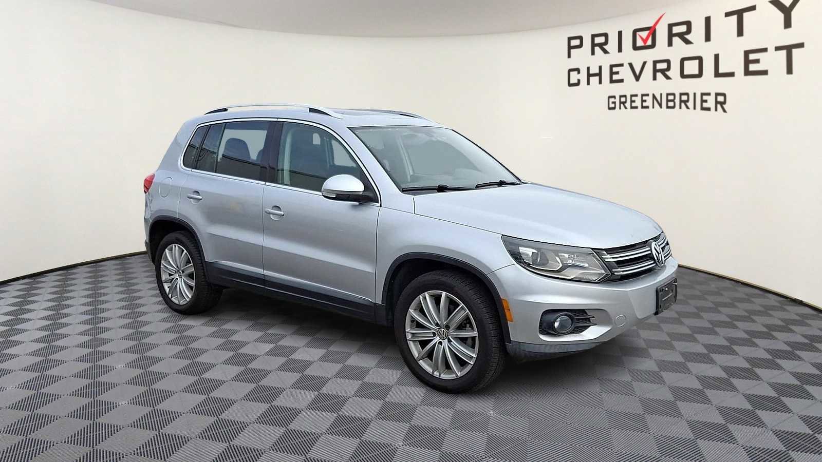 Used 2016 Volkswagen Tiguan SE image 2