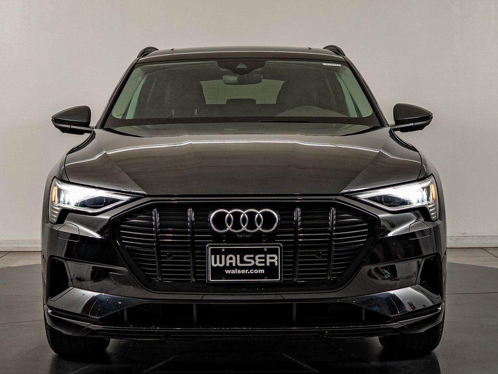 Used 2022 Audi e-tron Premium w/ Convenience Plus Package image 2