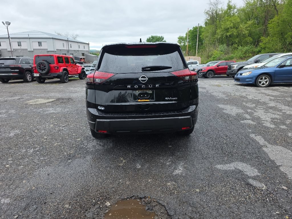 Used 2024 Nissan Rogue SV AWD/4WD image 7