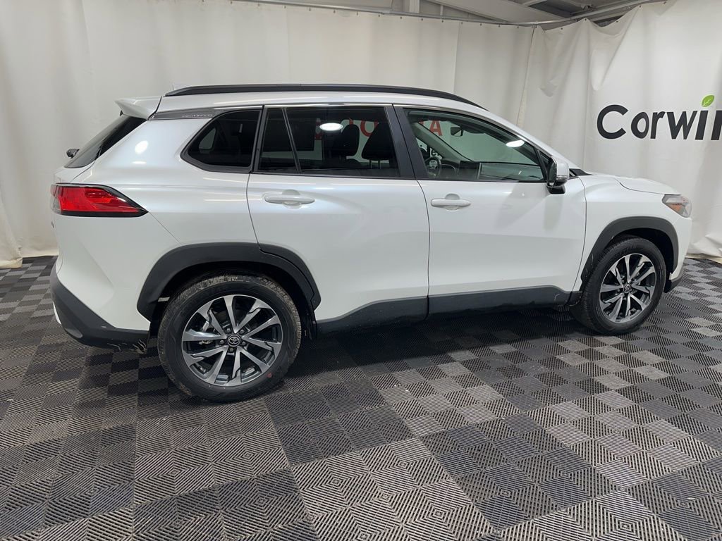 Used 2023 Toyota Corolla Cross XLE w/ Convenience Package FWD image 10