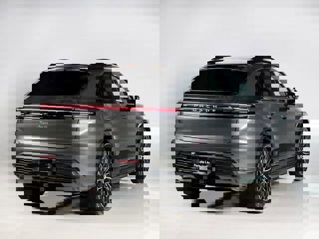 New 2026 Porsche Macan 4 Electric image 9