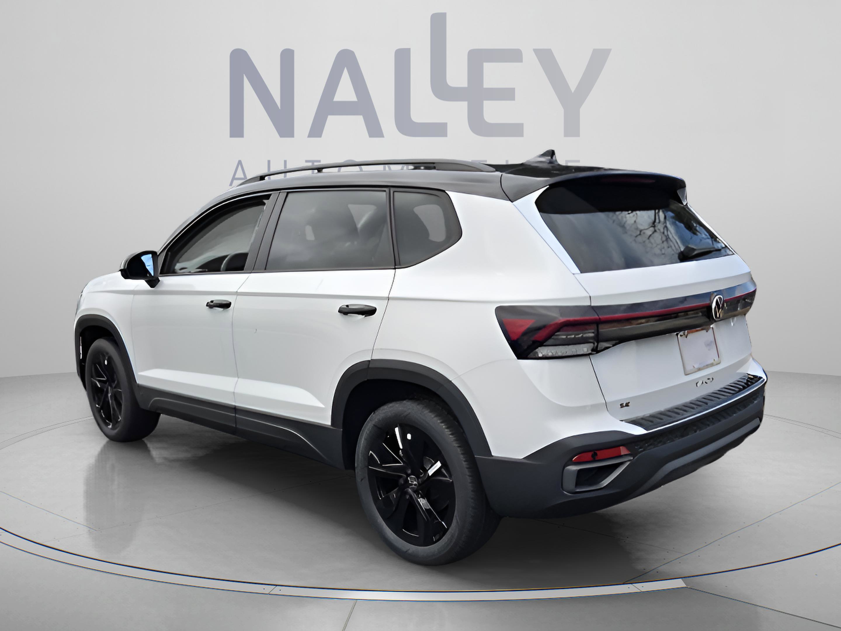 New 2026 Volkswagen Taos SE FWD image 3