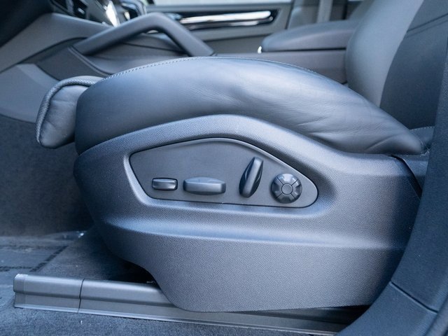 Certified 2022 Porsche Cayenne S image 20