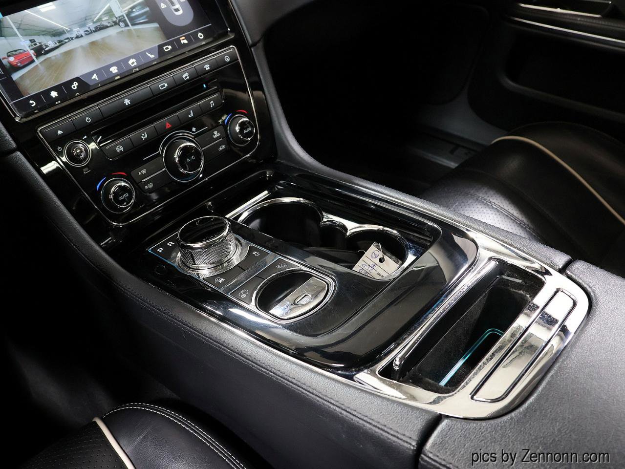 Used 2018 Jaguar XJ R-Sport image 26
