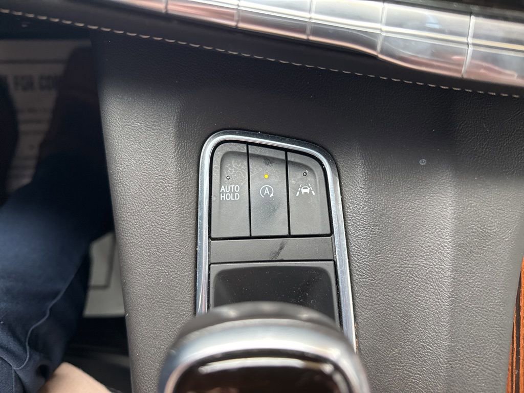 Used 2021 Cadillac Escalade ESV Premium Luxury w/ Driver Assist Tech Package image 24