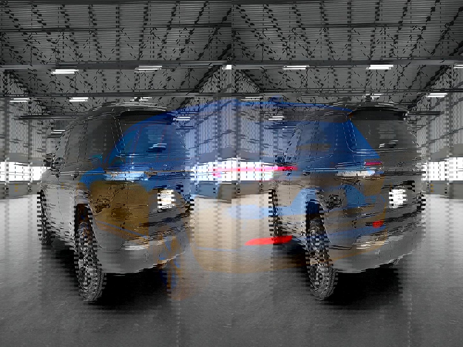 New 2025 Jeep Grand Cherokee L Laredo image 3