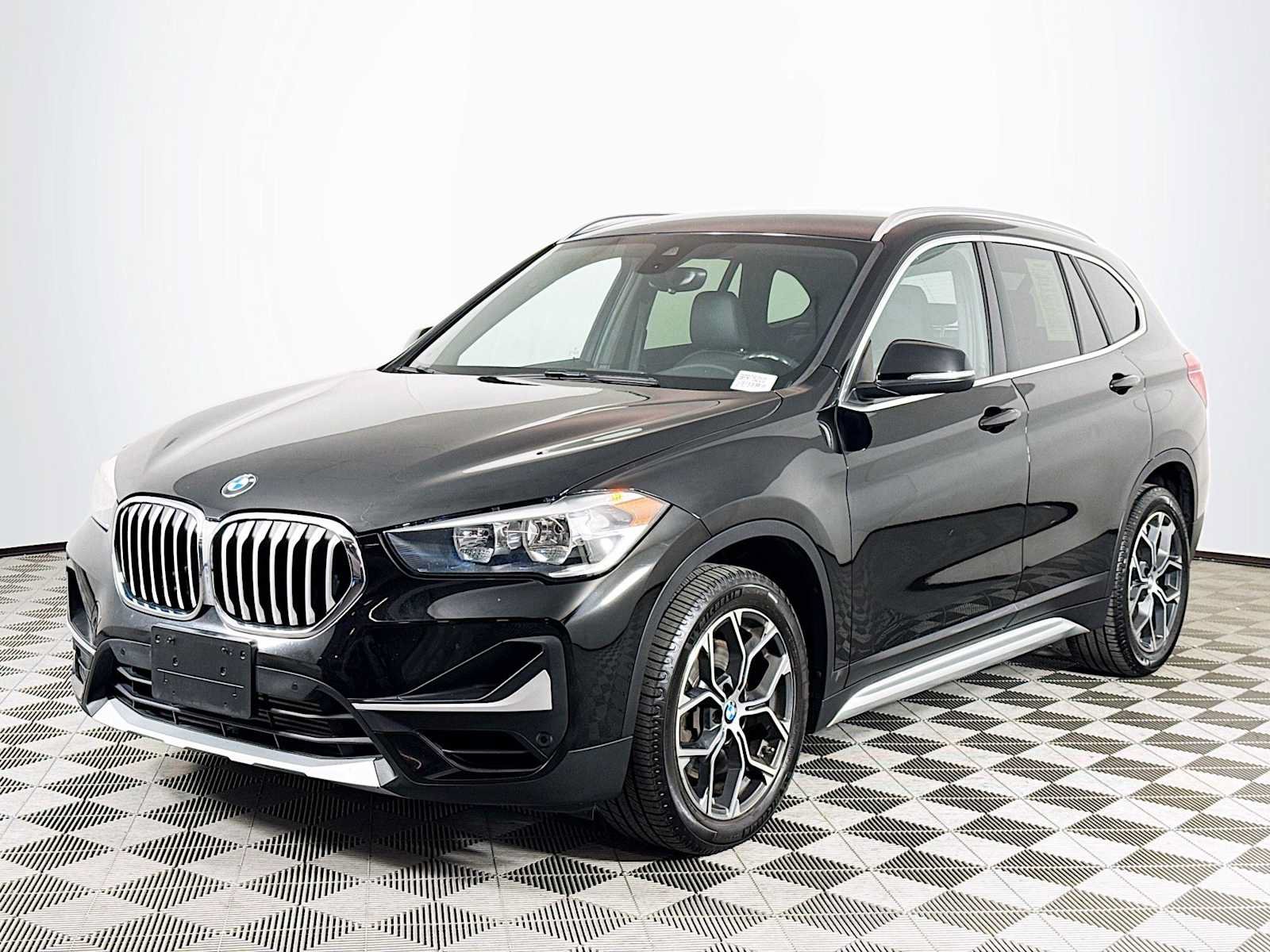 Used 2020 BMW X1 xDrive28i AWD/4WD image 1