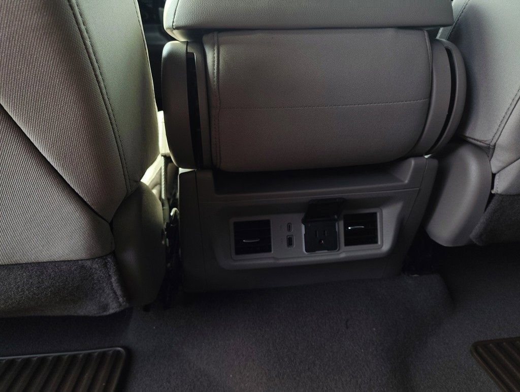 Used 2024 GMC Sierra 1500 SLE image 15