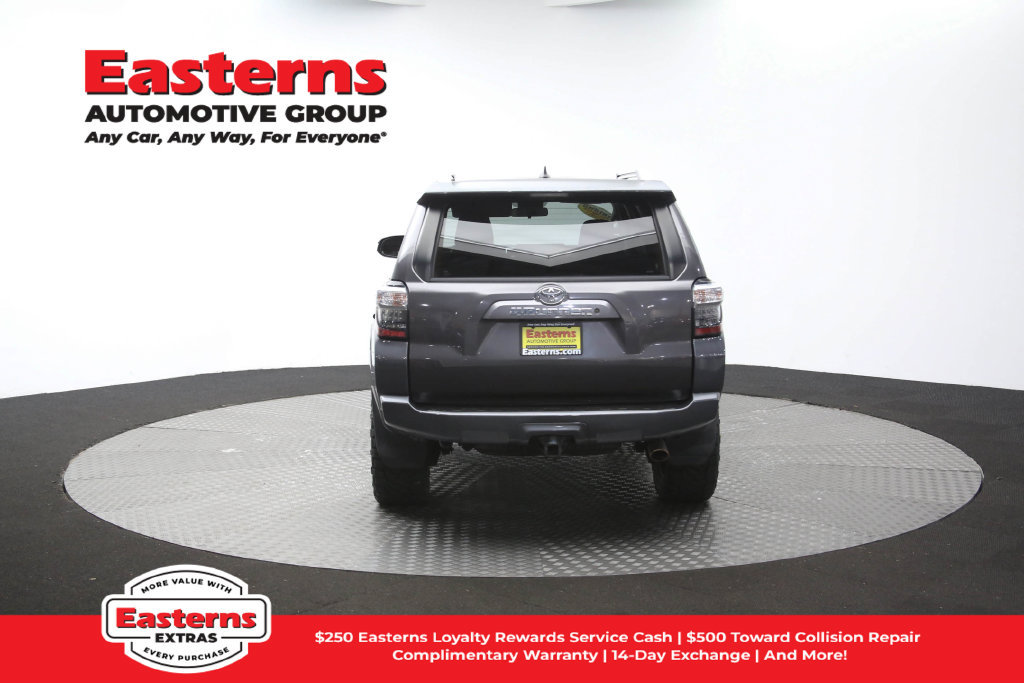 Used 2017 Toyota 4Runner SR5 AWD/4WD image 39