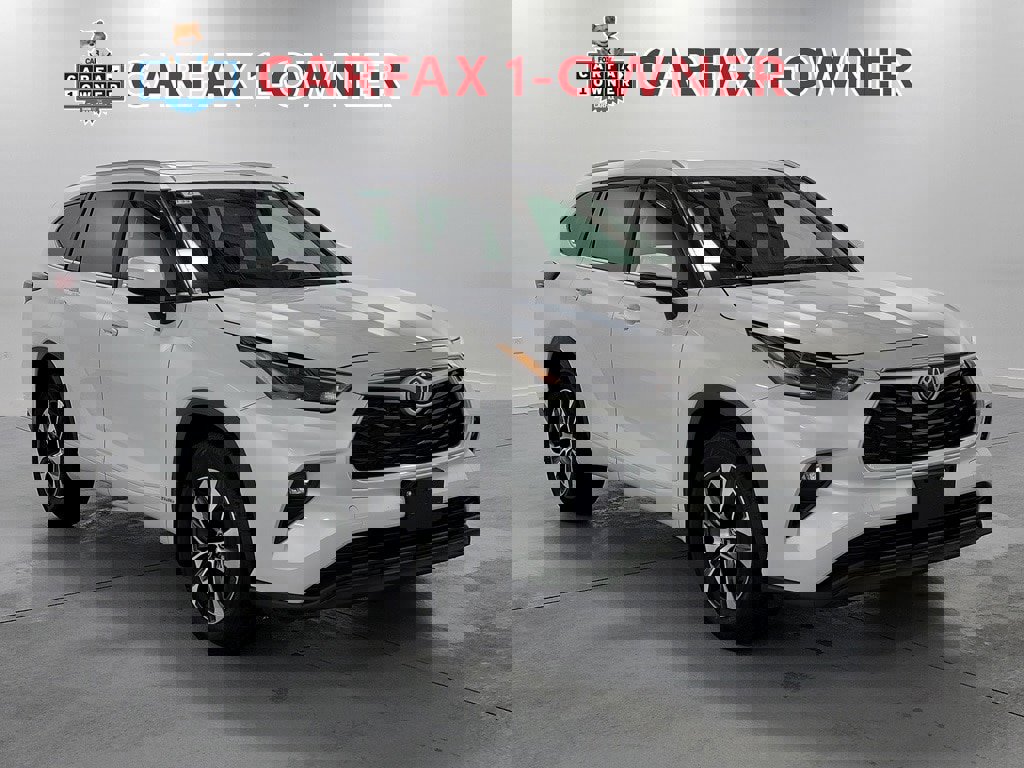 Certified 2025 Toyota Highlander XLE image 2
