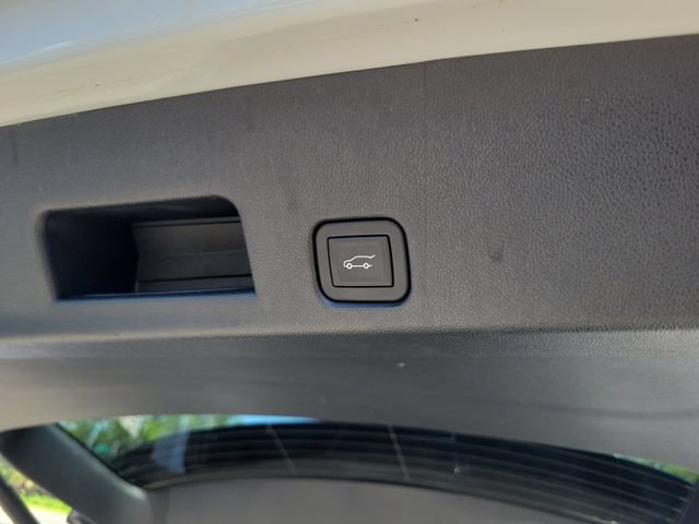 Used 2024 GMC Acadia Elevation w/ Luxury Package FWD image 11