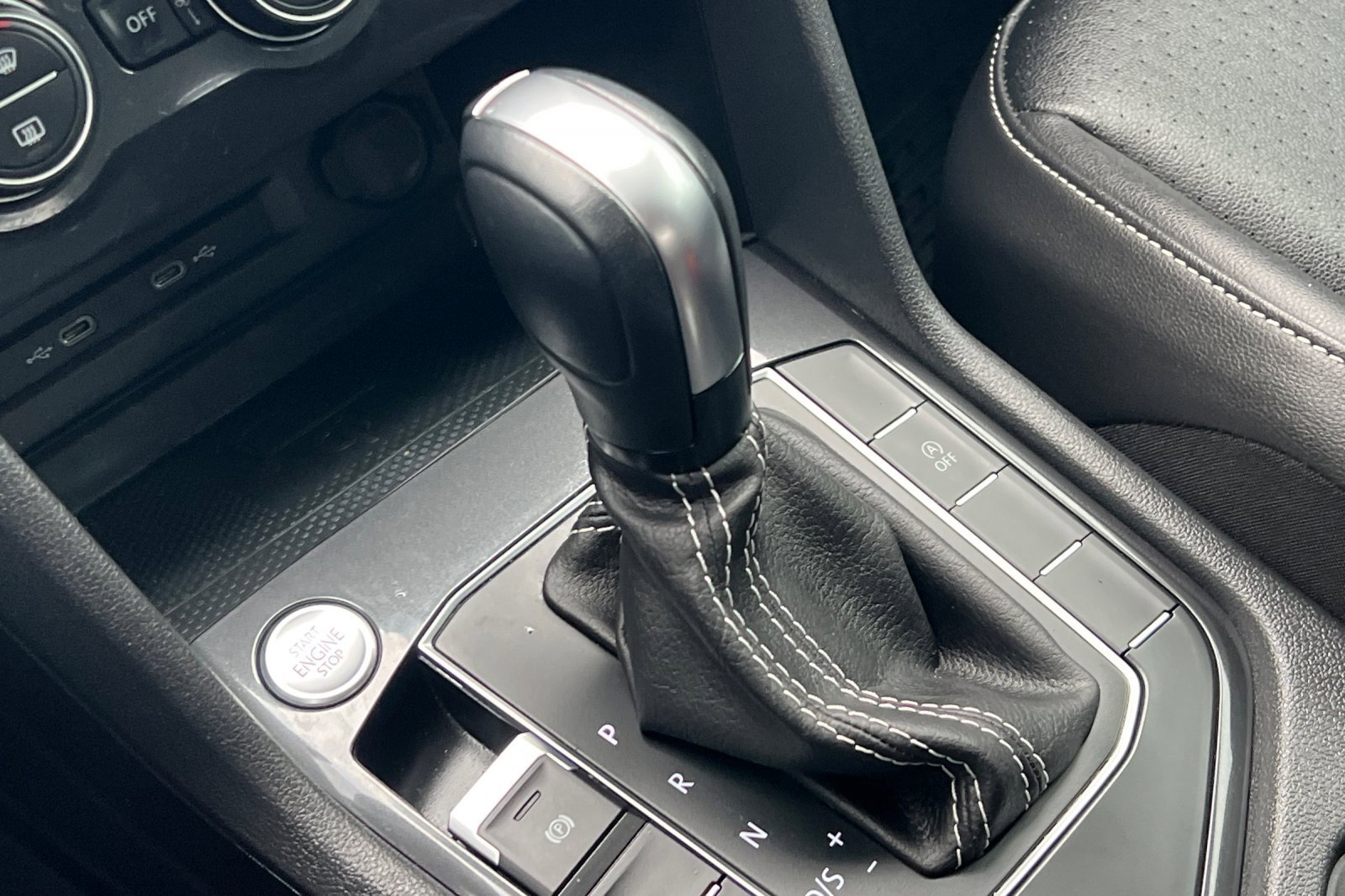 Used 2021 Volkswagen Tiguan SE image 18