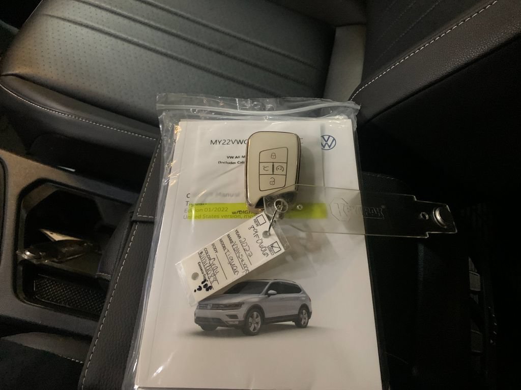 Used 2022 Volkswagen Tiguan SE AWD/4WD image 9