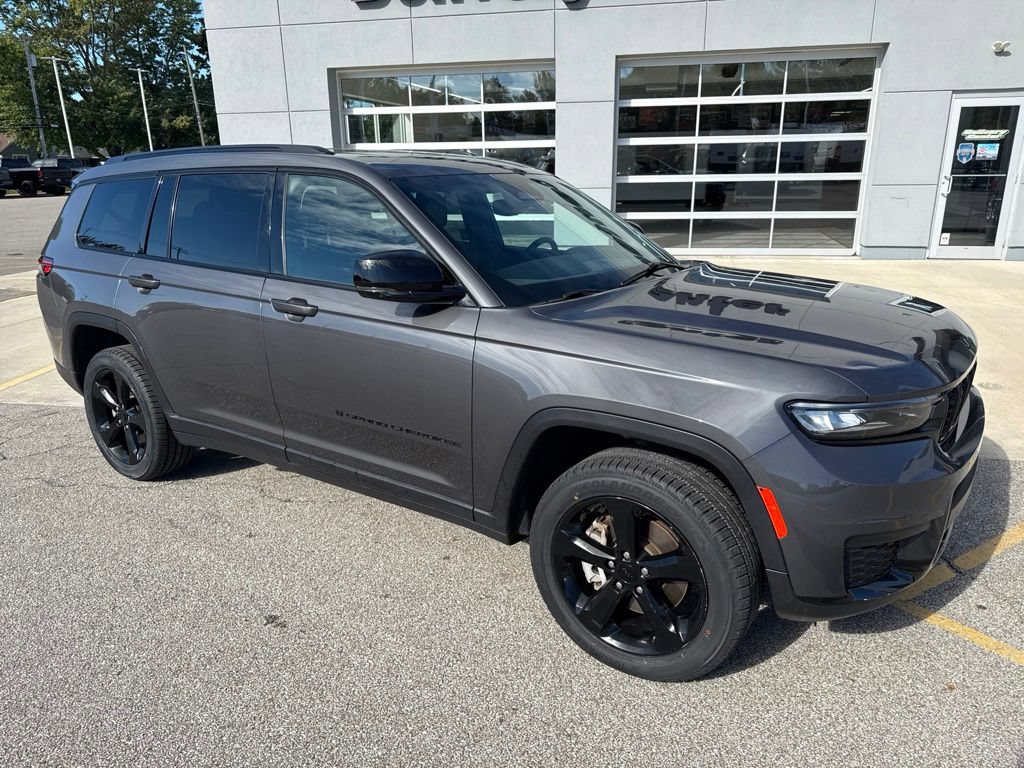 Used 2023 Jeep Grand Cherokee L Laredo AWD/4WD image 9