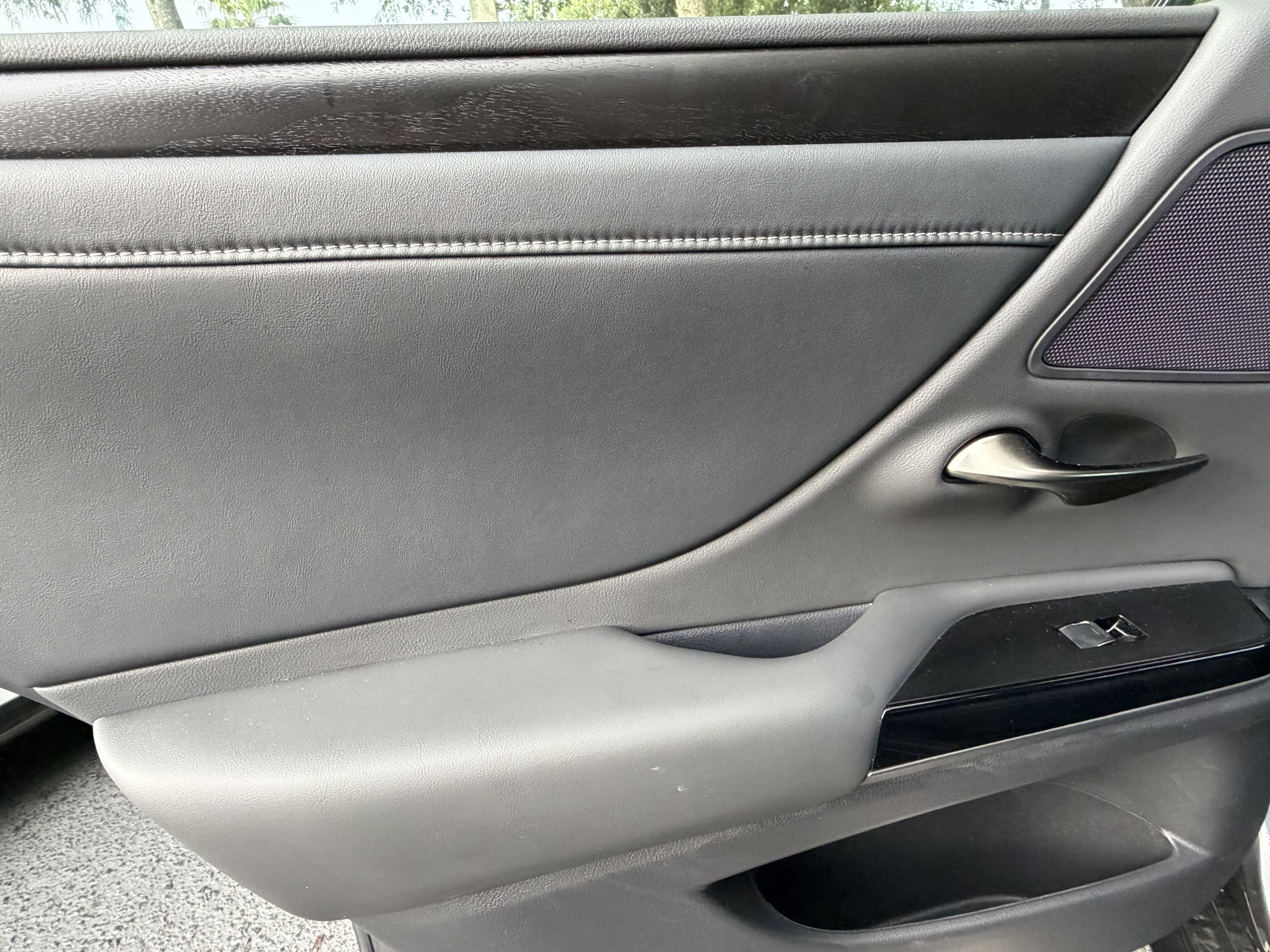 Certified 2025 Lexus ES 350 w/ Premium Package FWD image 29