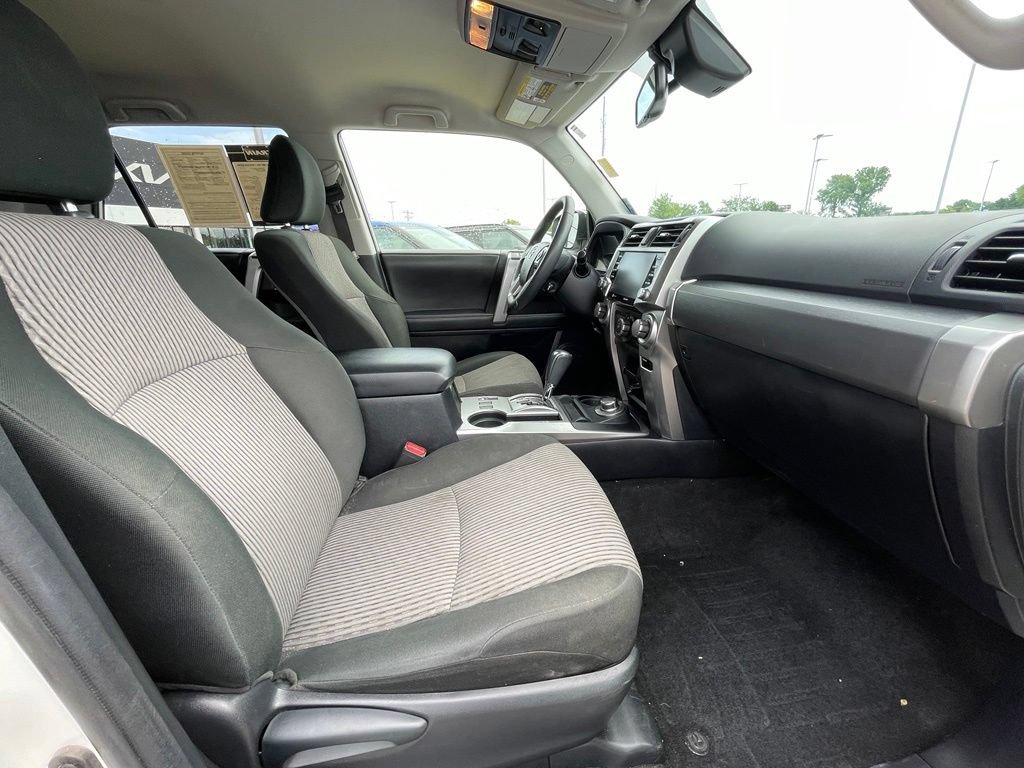Used 2022 Toyota 4Runner SR5 AWD/4WD image 25