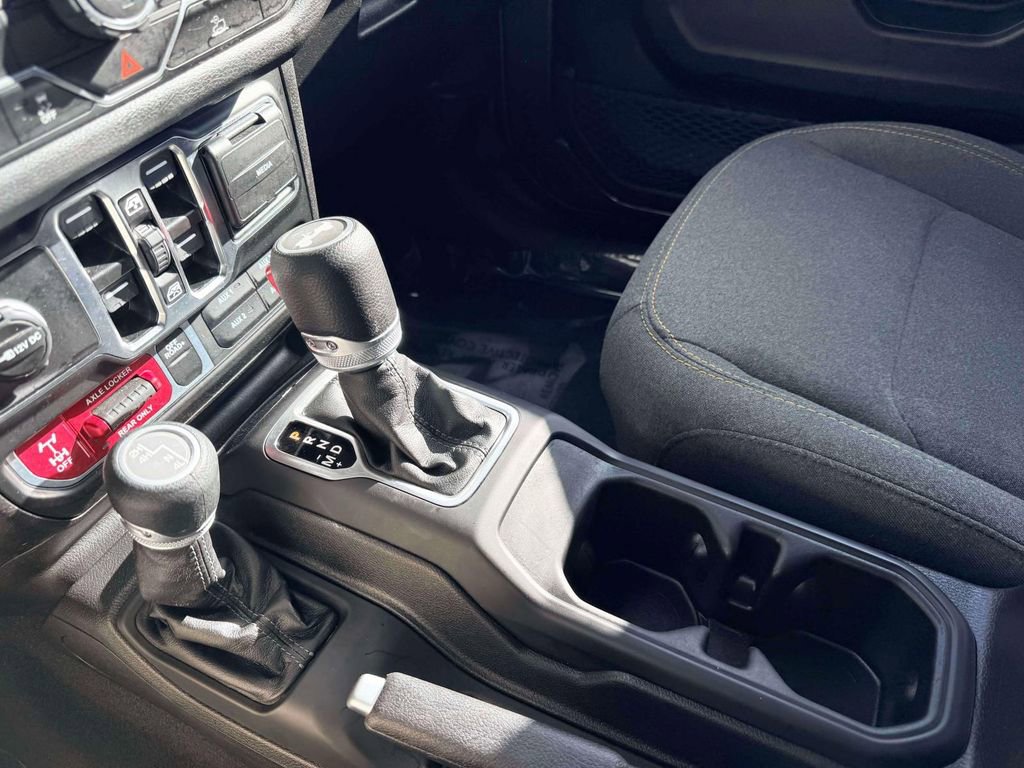 Used 2025 Jeep Wrangler Willys AWD/4WD image 20