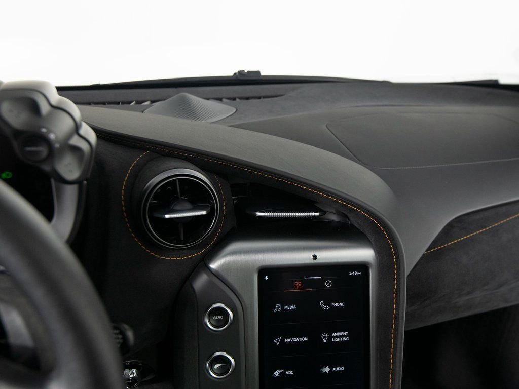 Used 2025 McLaren 750S image 23