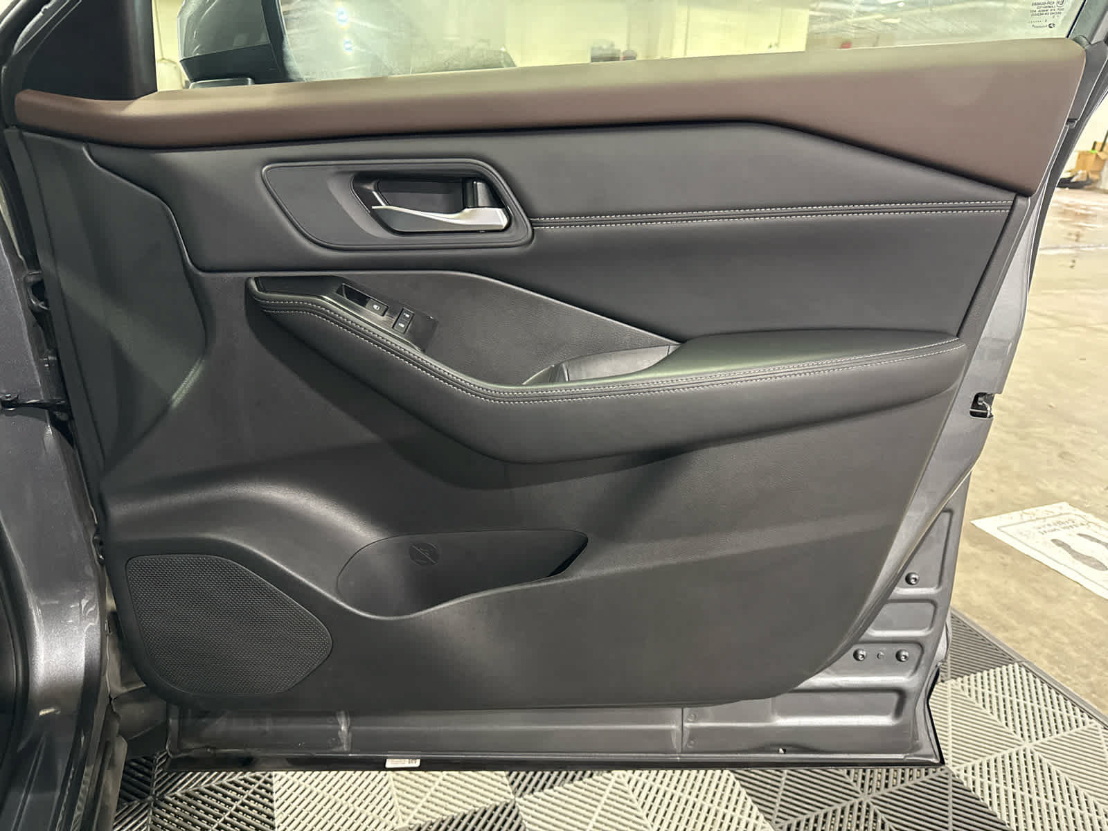 Certified 2023 Nissan Rogue SV w/ SV Premium B Package AWD/4WD image 30