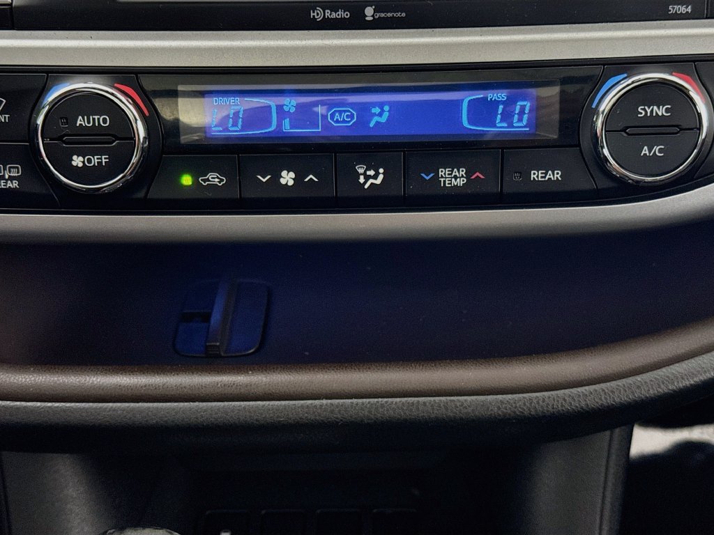 Used 2014 Toyota Highlander Limited Platinum FWD image 17