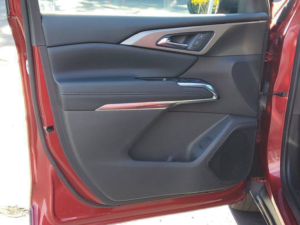 Used 2024 Chevrolet Traverse LT FWD image 21