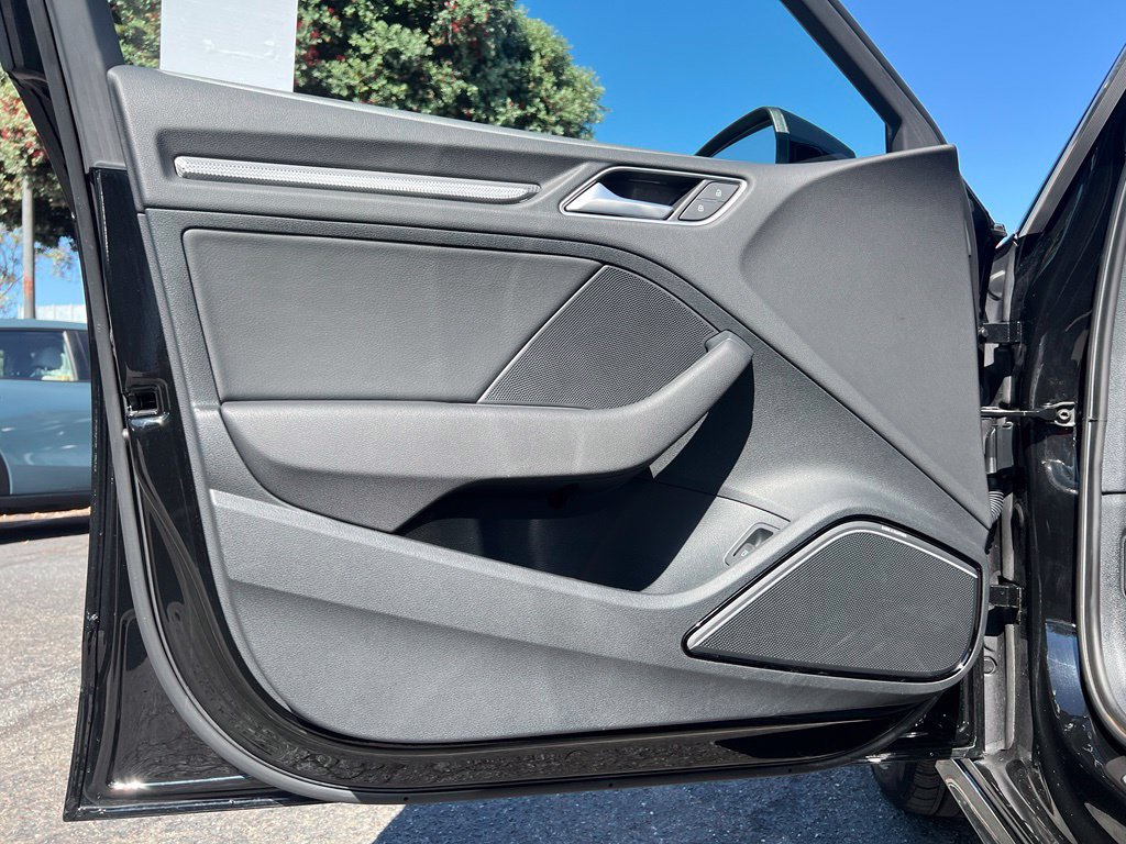 Used 2017 Audi A3 e-tron Prestige FWD image 41