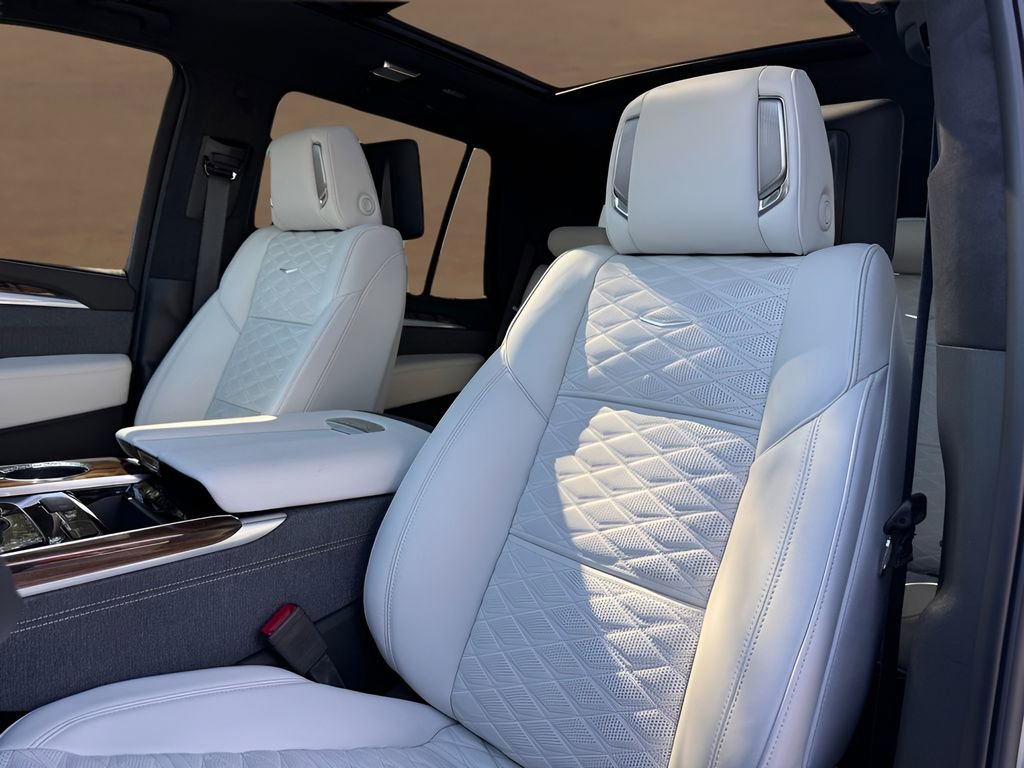 New 2026 Cadillac Escalade Platinum Sport w/ LPO, ONYX Package AWD/4WD image 11