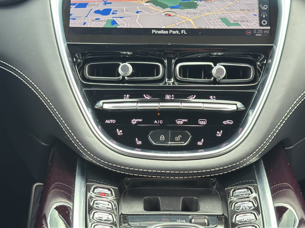 Used 2024 Aston Martin DBX AWD/4WD image 17