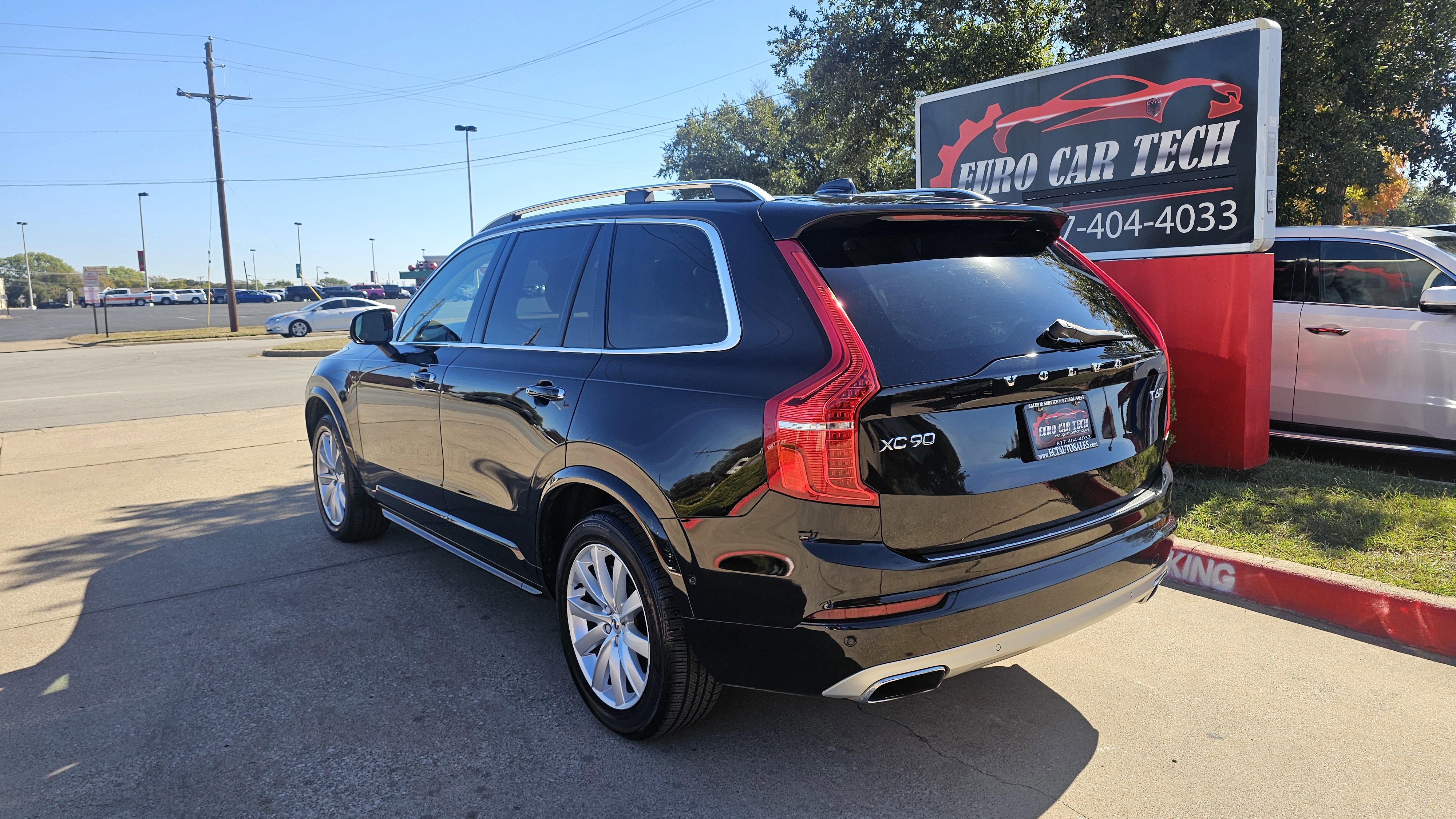 Used 2017 Volvo XC90 T6 Momentum w/ Vision Package image 3
