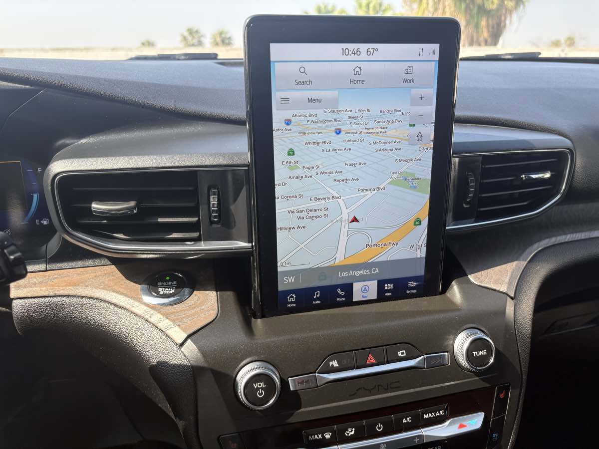 Used 2020 Ford Explorer Platinum w/ Premium Technology Package image 30