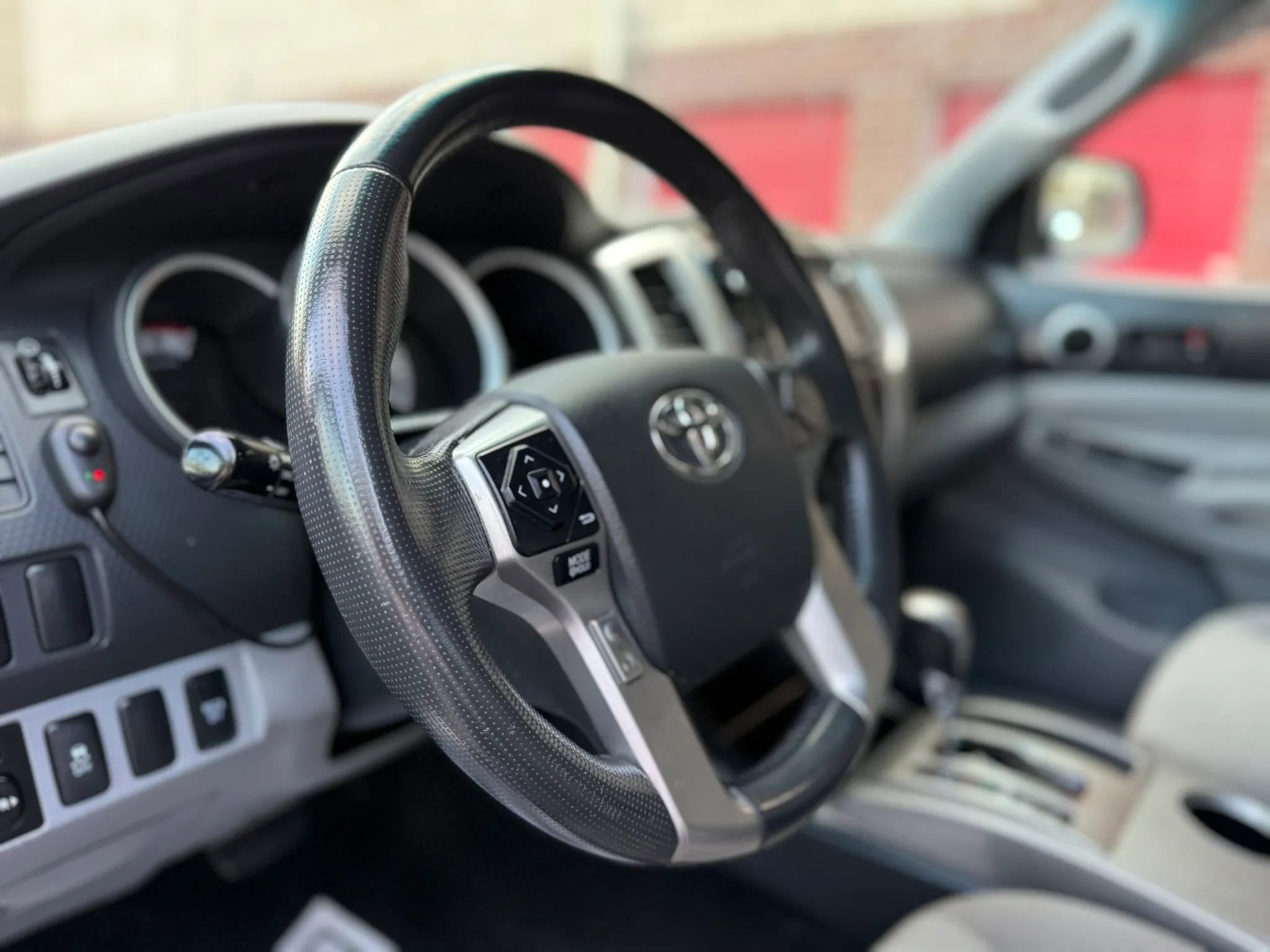 Used 2014 Toyota Tacoma 4x4 Access Cab w/ SR5 Package image 9