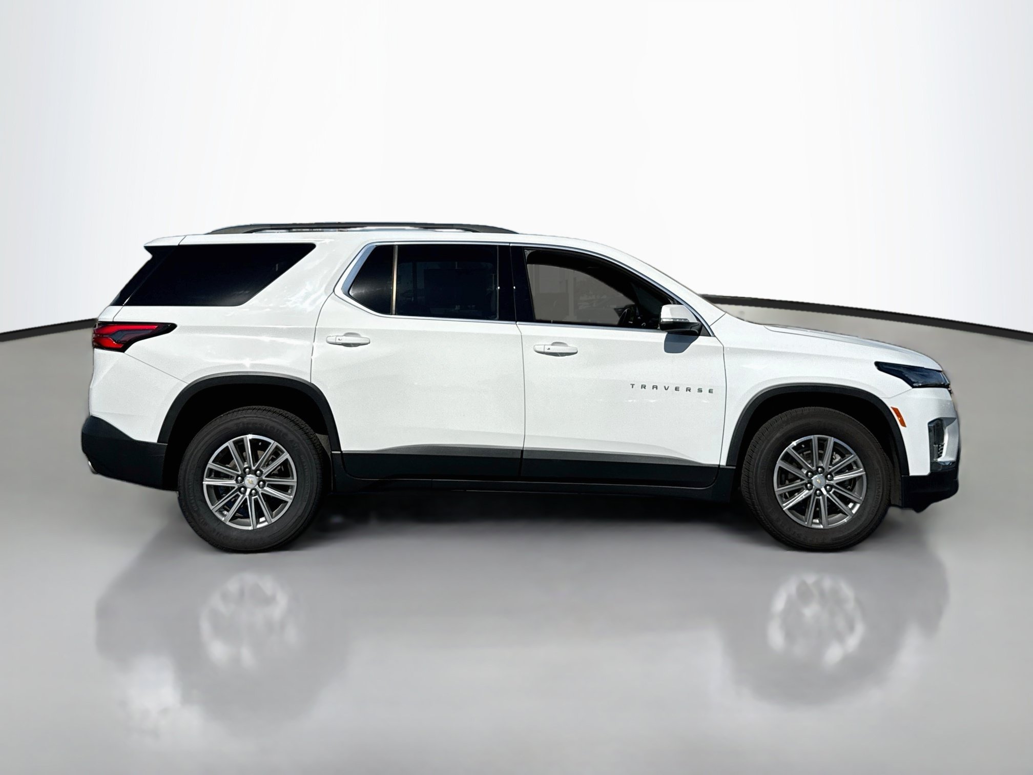 Used 2023 Chevrolet Traverse LT w/ LPO, Cargo Package AWD/4WD image 8
