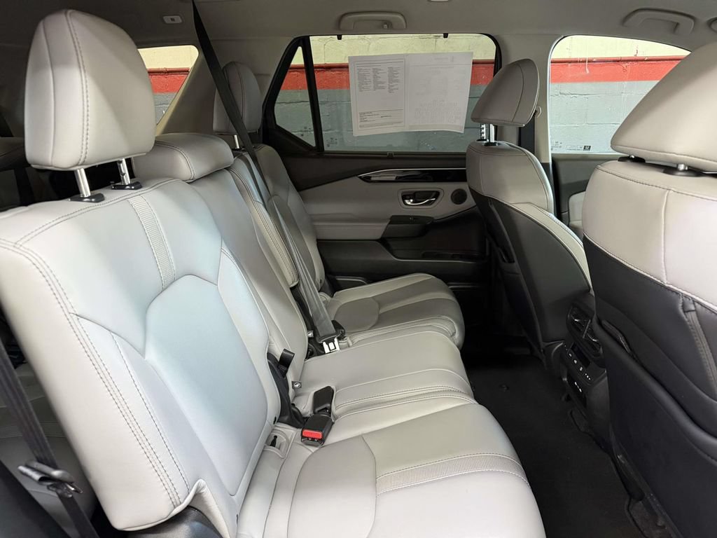 Used 2025 Honda Pilot EX-L image 24
