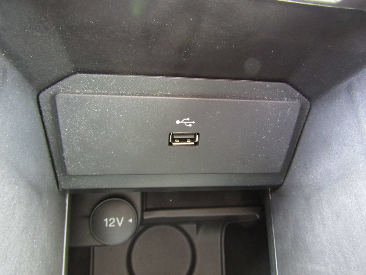 Used 2018 Ford C-MAX SE FWD image 21