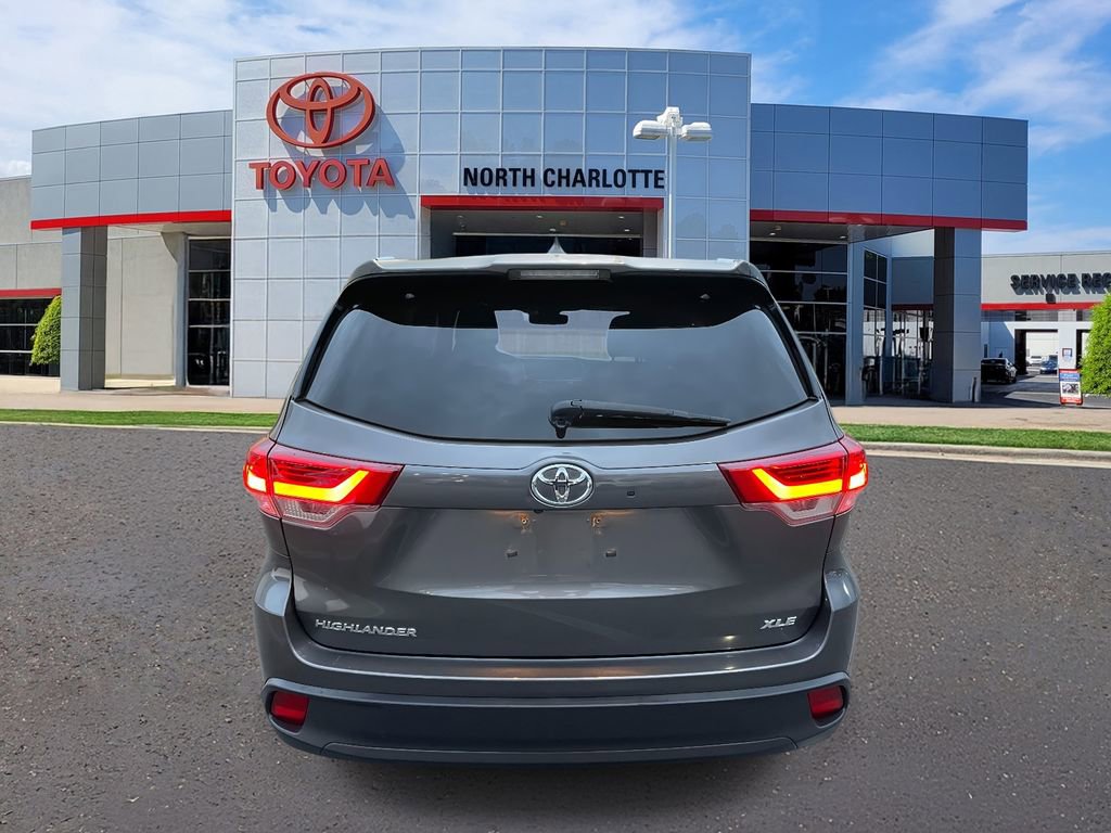 Used 2017 Toyota Highlander XLE image 8