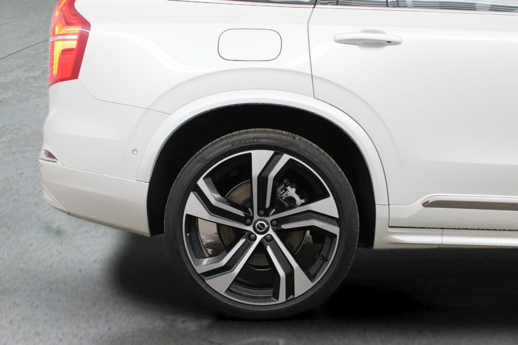 Certified 2024 Volvo XC90 B6 Ultimate w/ Lounge Package AWD/4WD image 12