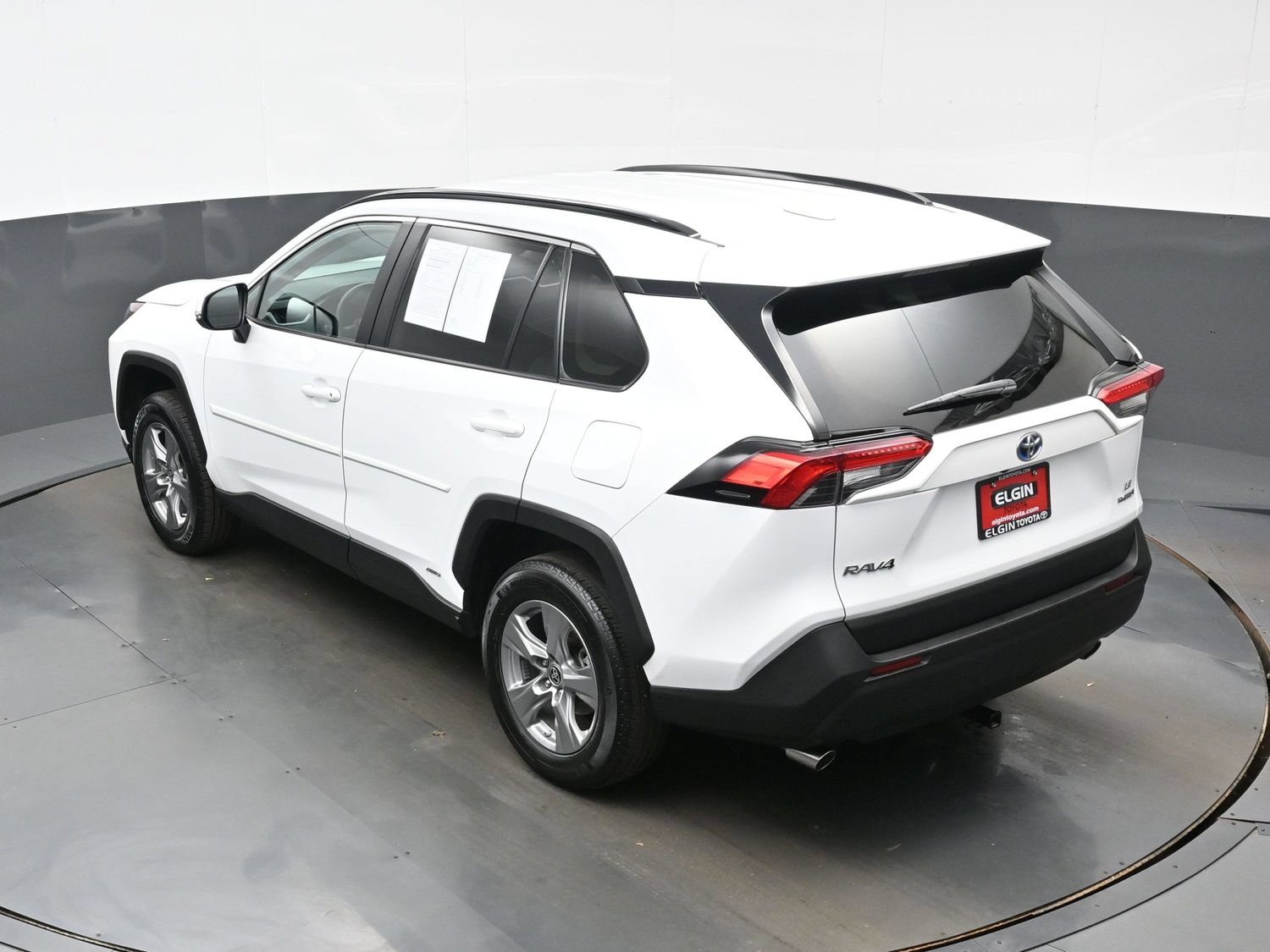 Used 2024 Toyota RAV4 LE AWD/4WD image 36