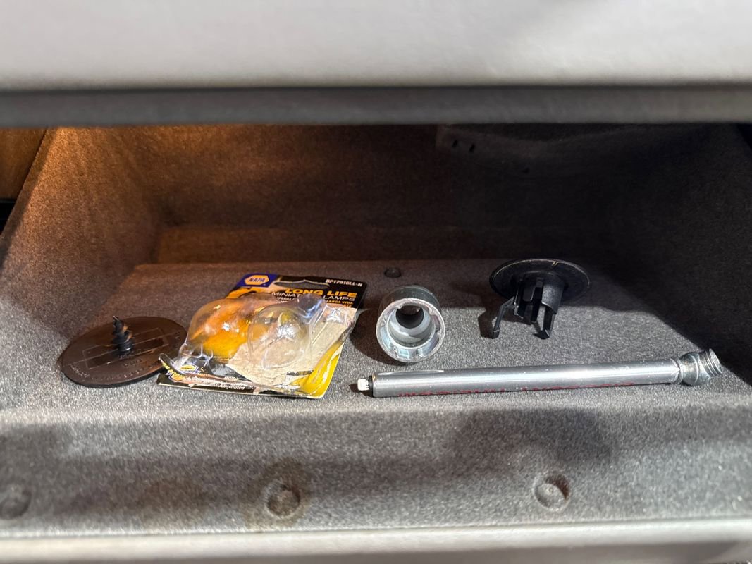 Used 2004 Porsche 911 Carrera image 95