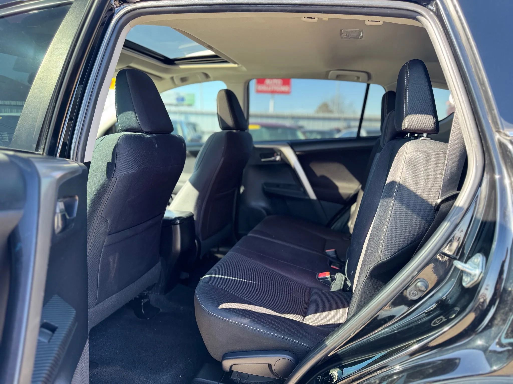 Used 2015 Toyota RAV4 XLE image 28