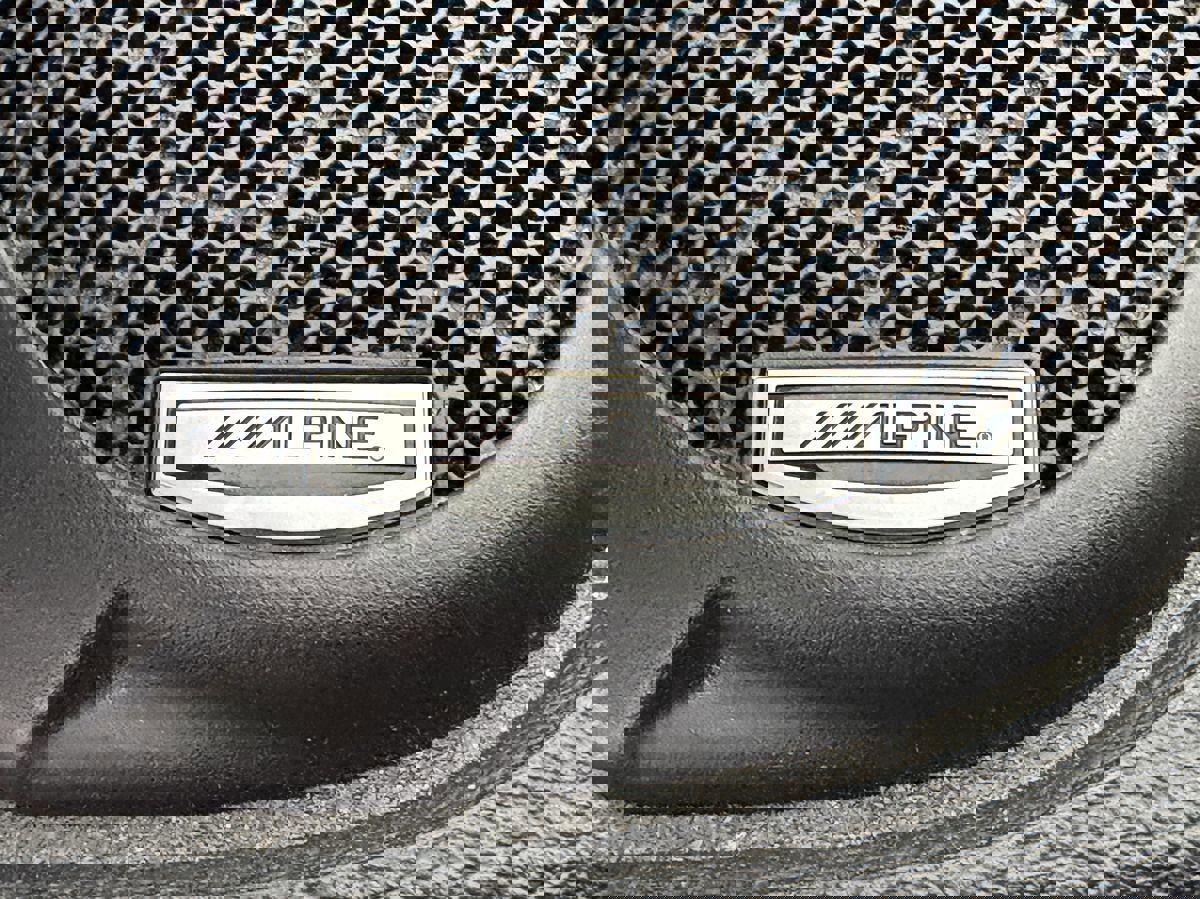 Used 2015 Jeep Wrangler Unlimited Rubicon w/ Connectivity Group image 12